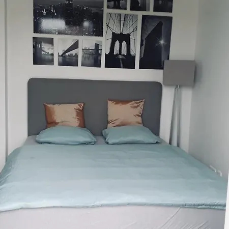Apartment For Dreamers! Big Terrace&near River/center Prag